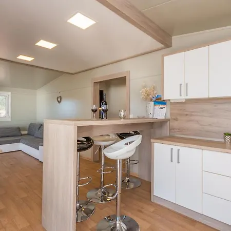 Mobile Rock Rose 1 Dom wakacyjny Tkon